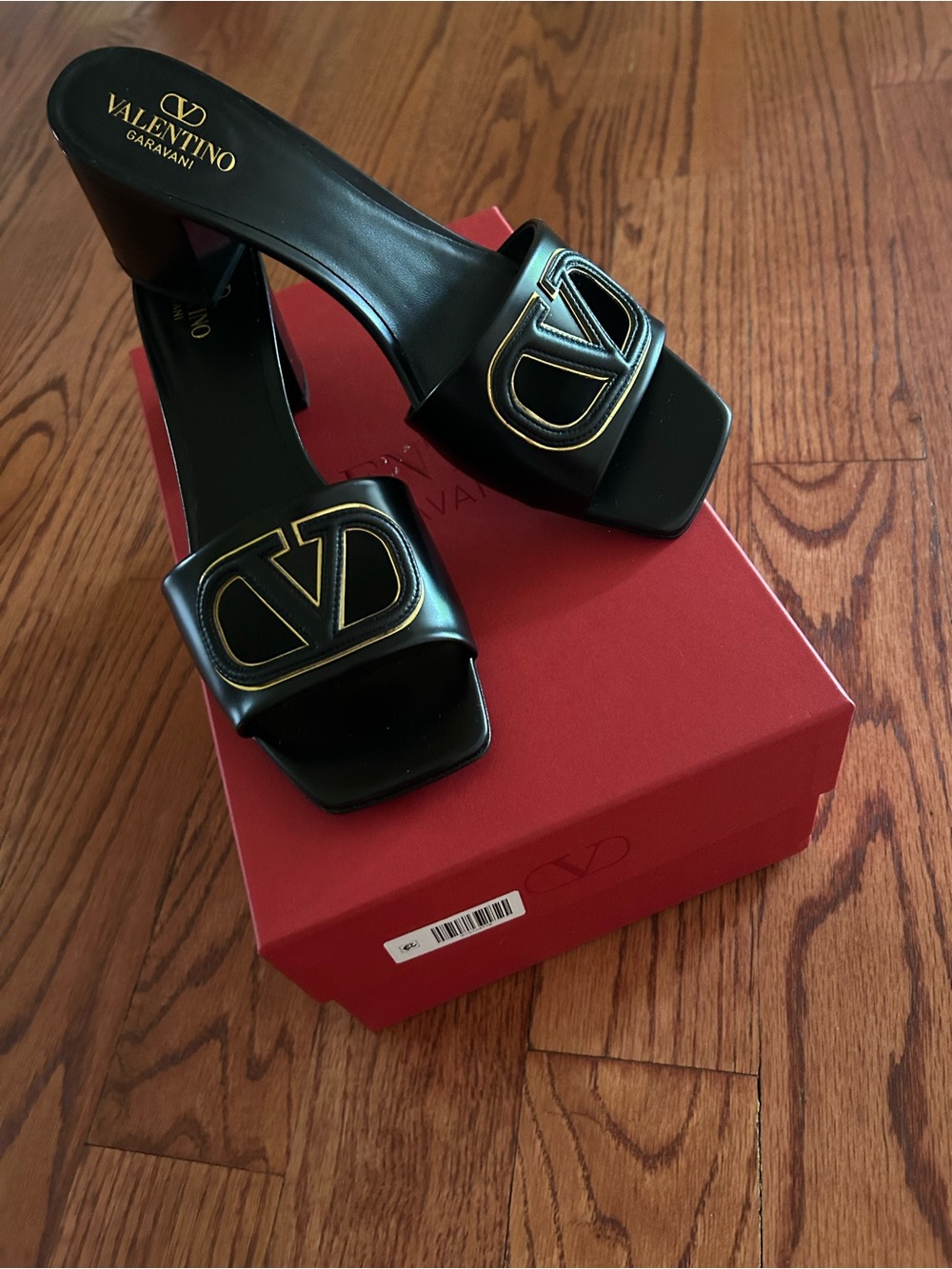 NIB Women’s Valentino Garavani black mules gold-tone cutout VLogo Size38.5